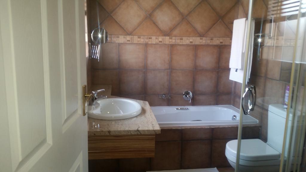 African Phoenix Guest Lodge Johannesburg Ngoại thất bức ảnh