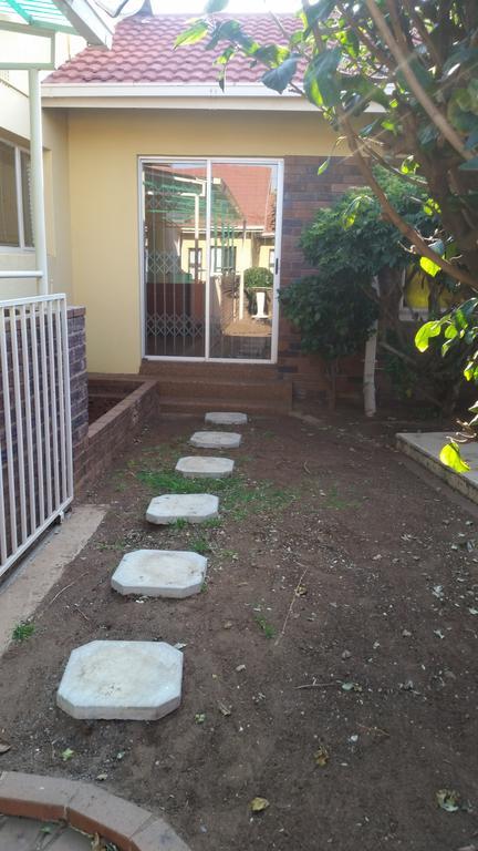 African Phoenix Guest Lodge Johannesburg Ngoại thất bức ảnh