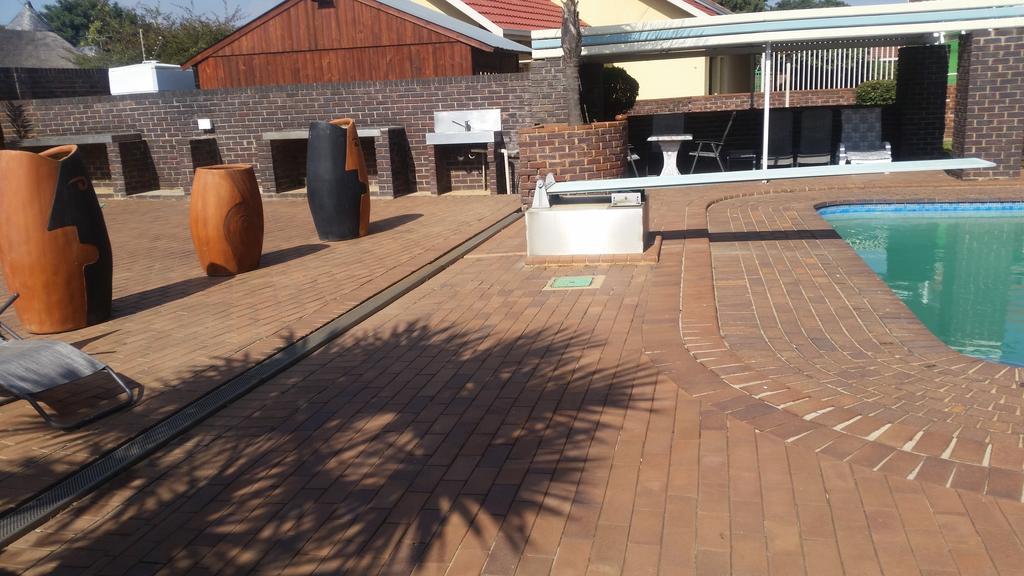 African Phoenix Guest Lodge Johannesburg Ngoại thất bức ảnh